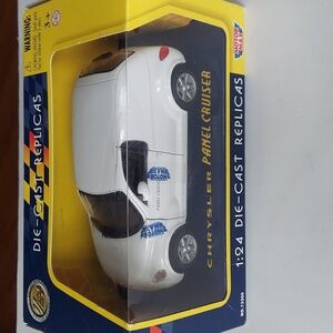 Motor max 1/24 scale chrysler panel cruiser white.New one flap is open.
